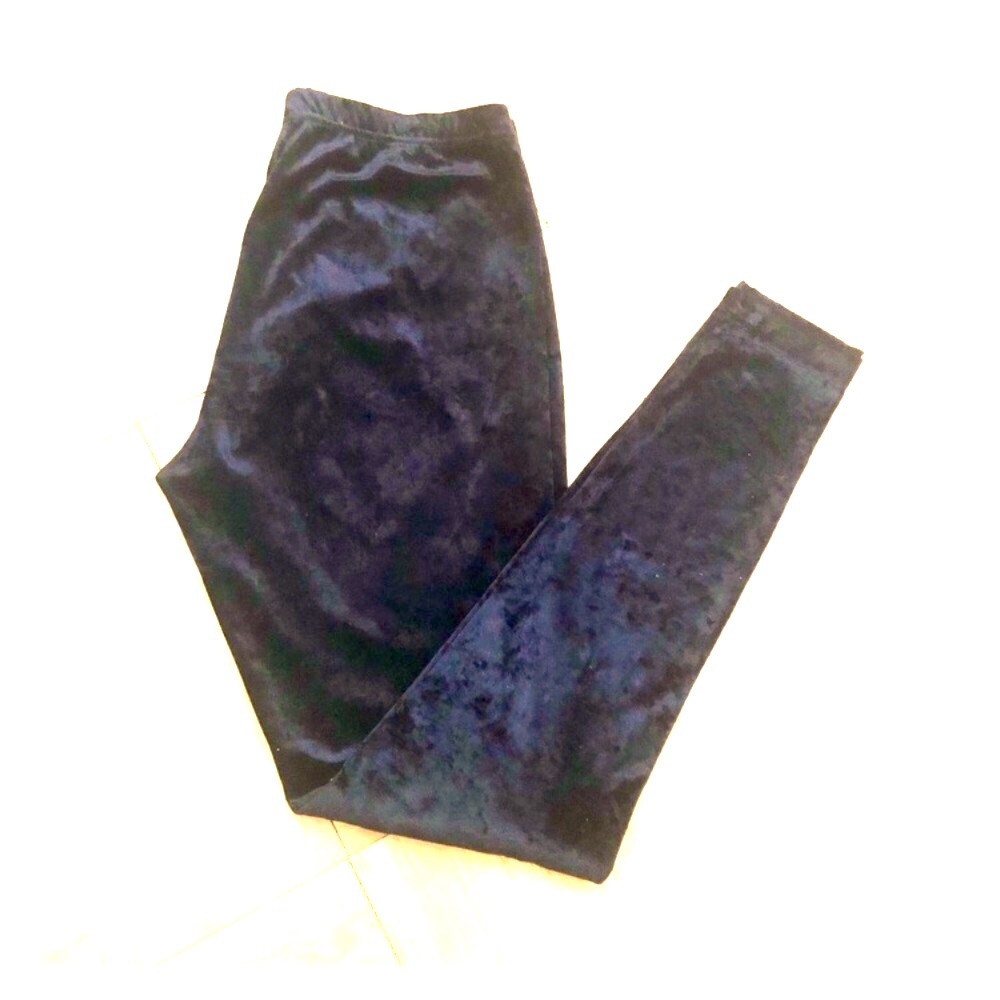 Black velvet soft leggings..